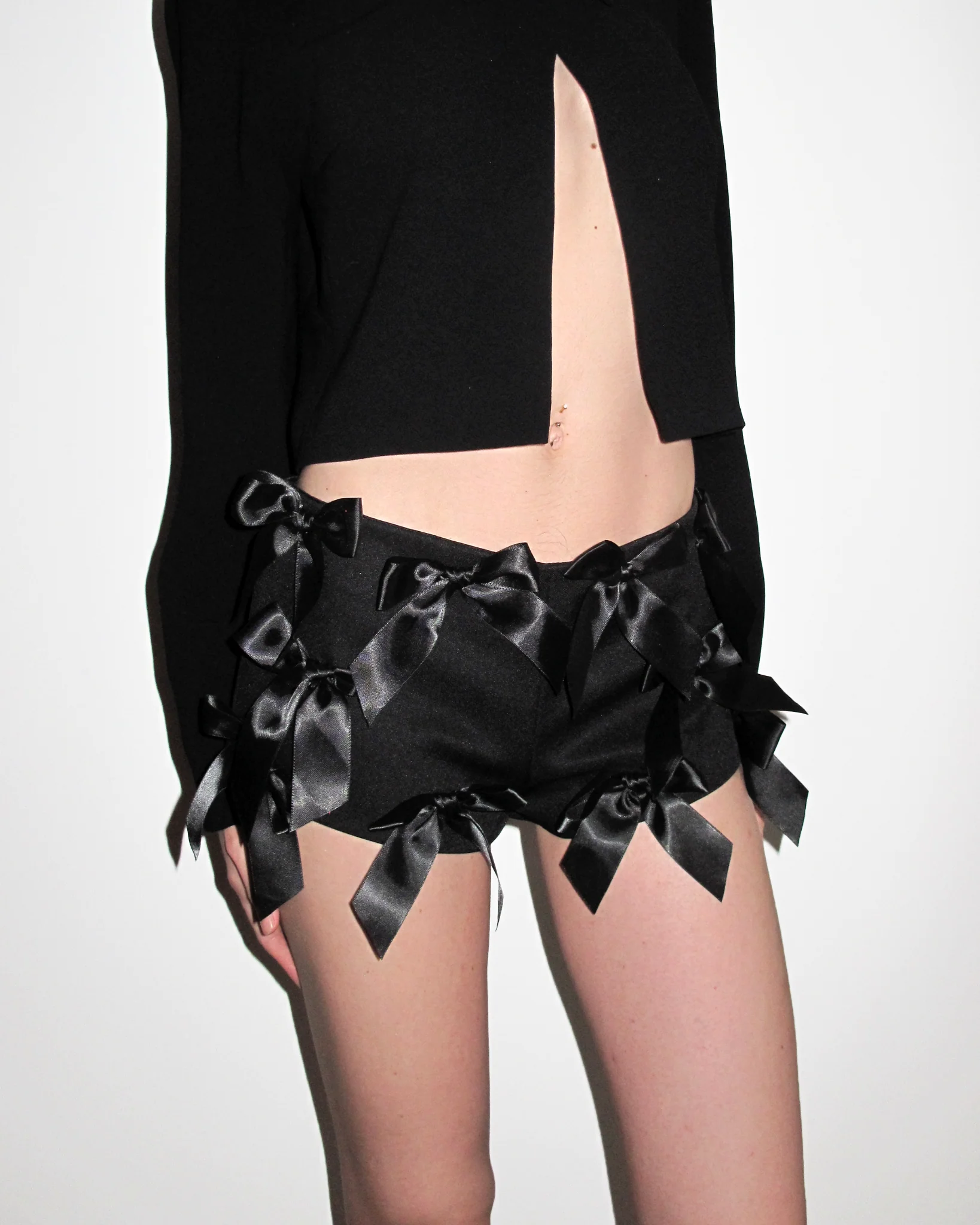 Black Bow Decor Low-Waist Shorts - Image 3