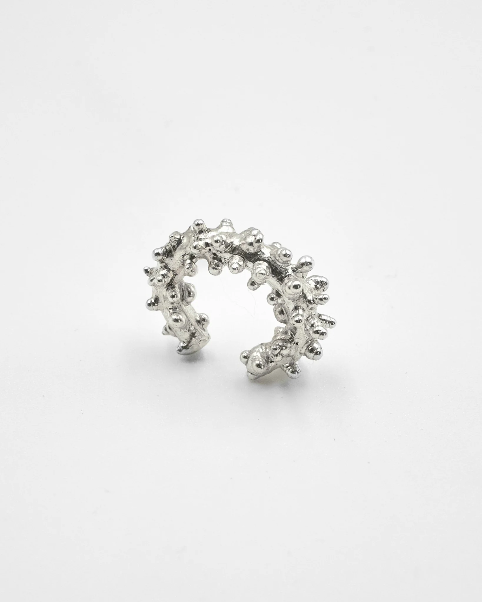 CSST01 // Silver sparkling ear cuff with bubbles